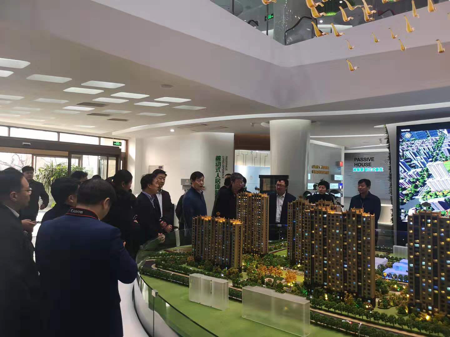 住建部總工程師、中國(guó)房地產(chǎn)協(xié)會(huì)副會(huì)長(zhǎng)、秘書(shū)長(zhǎng)陳宜明蒞臨海德堡被動(dòng)式住宅項(xiàng)目考察指導(dǎo)工作!